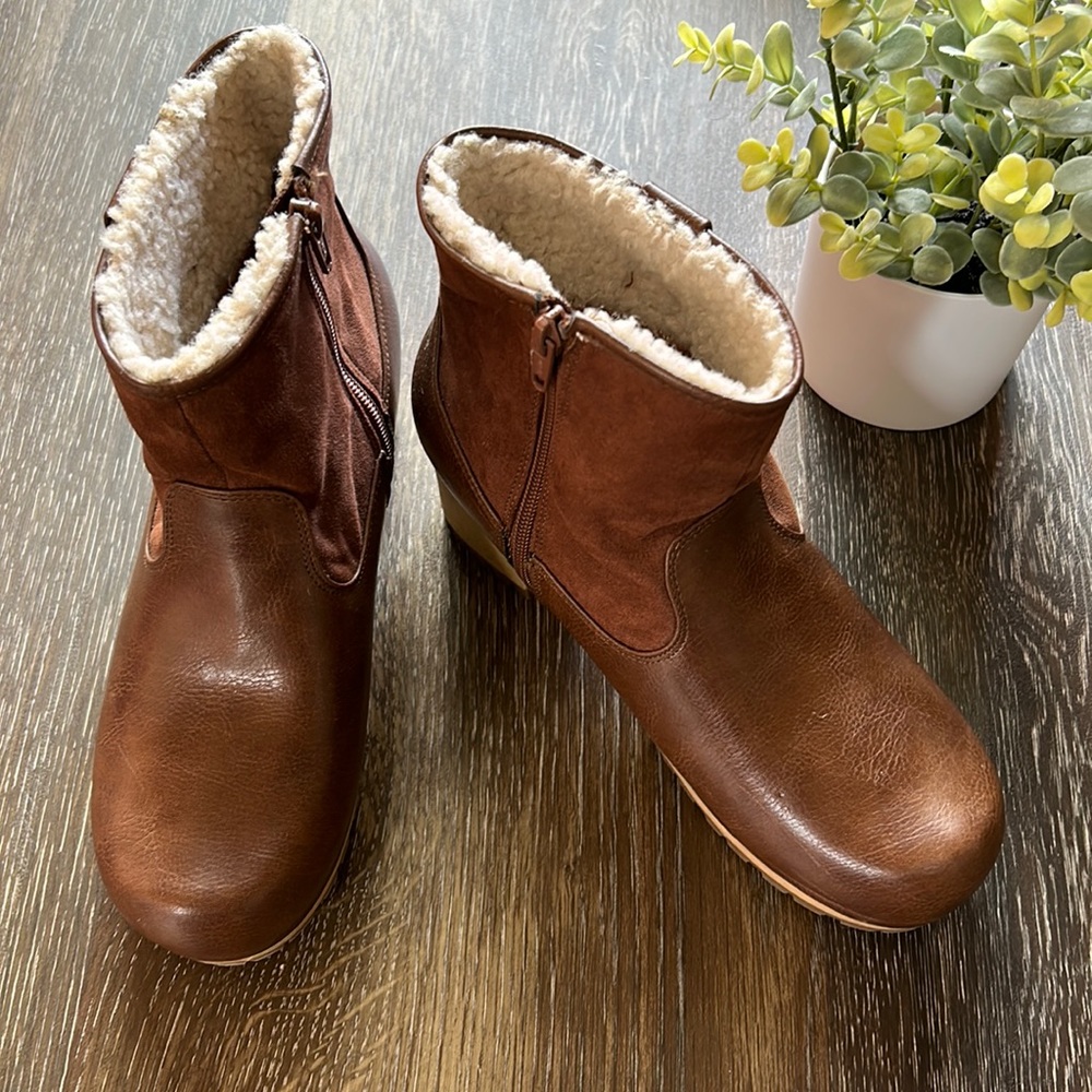 Brown Universal Thread Clog Boots
